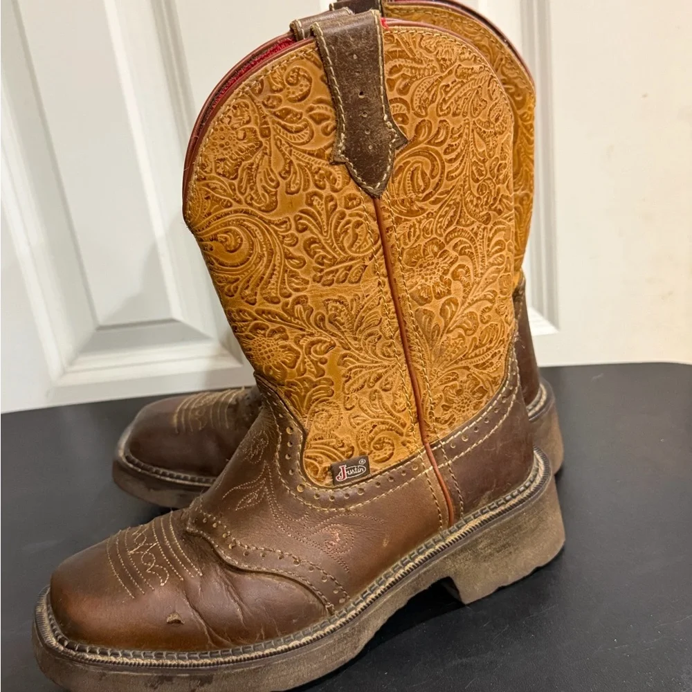Justin Boots leather upper